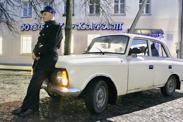 Фонарщик из Бреста показал «Москвич-412», с которым не хочет расставаться