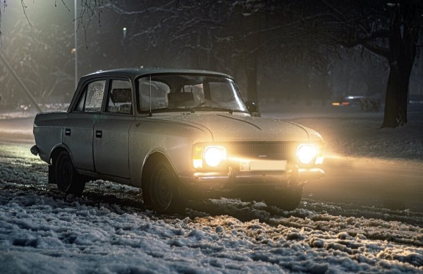 Фонарщик из Бреста показал «Москвич-412», с которым не хочет расставаться