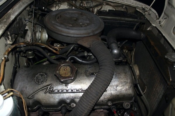 Фонарщик из Бреста показал «Москвич-412», с которым не хочет расставаться