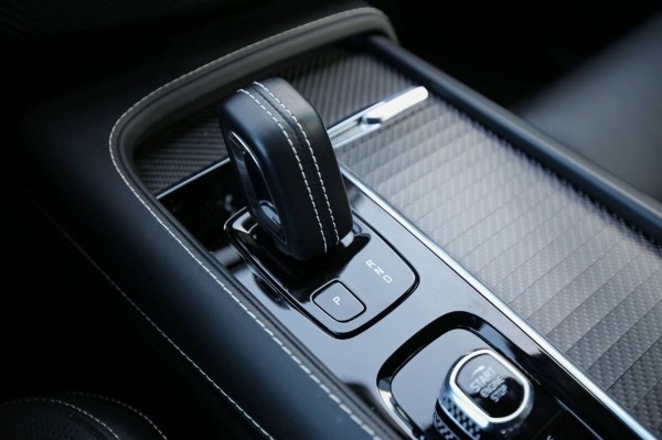 «ТО у дилера со всеми расходниками — 1 200 рублей». Белорус о владении 400-сильным гибридом Volvo XC90