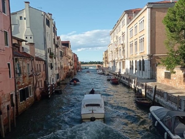 «Итальянцы подрезают, немцы — средний палец показывают». Женщина из Брестской области о работе дальнобойщицей