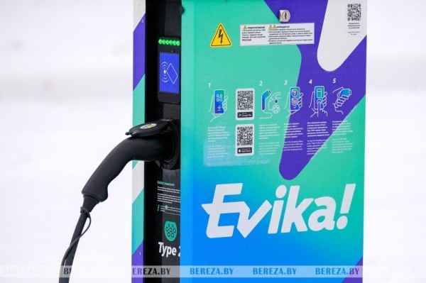 В Березе открылась первая зарядная станция для электромобилей
