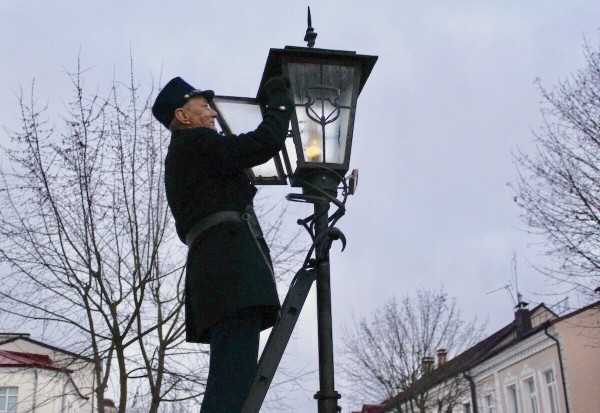 Фонарщик из Бреста показал «Москвич-412», с которым не хочет расставаться