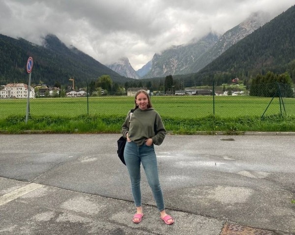 «У полиции только один вопрос: cash или карта?». Девушка из Брестской области колесит по Европе на Mercedes-Benz Actros «У полиции только один вопрос: cash или карта?». Девушка из Брестской области колесит по Европе на Mercedes-Benz Actros