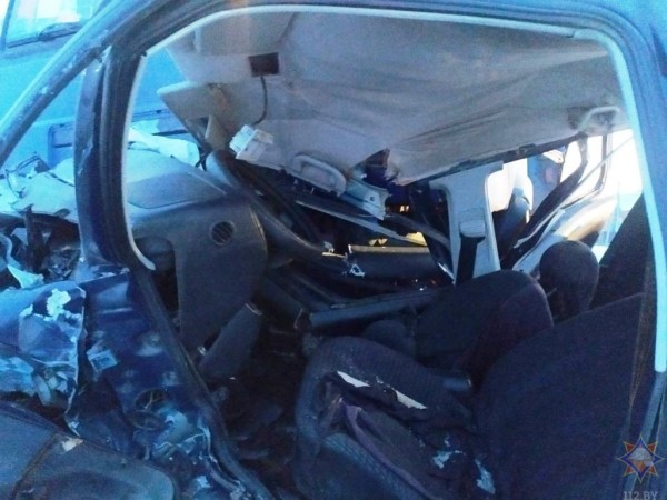 При ДТП в Пружанах работники МЧС спасли водителя легкового автомобиля