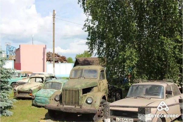 Музей «спасенных кузовов» под открытым небом есть в Дрогичине