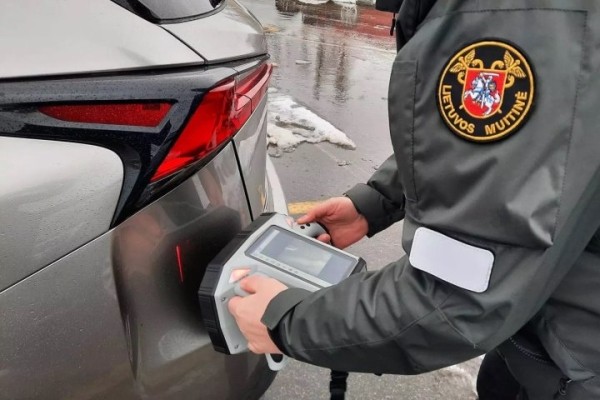 Литовская таможня будет проверять автомобили портативными рентгеновскими устройствами Литовская таможня будет проверять автомобили портативными рентгеновскими устройствами