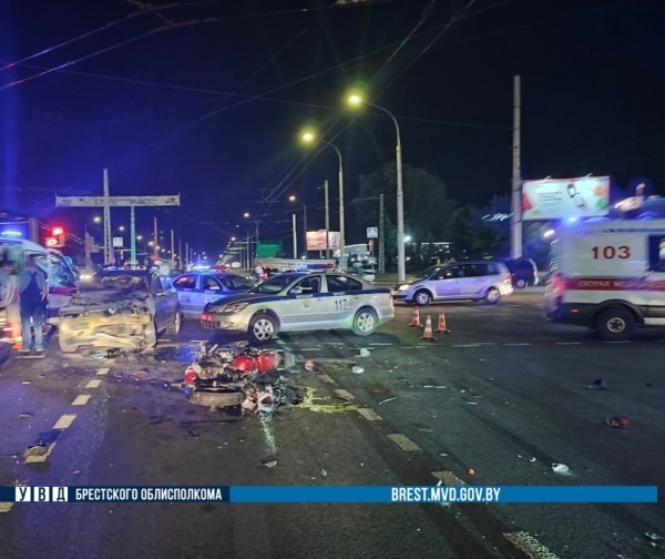 В Бресте конфликт левого поворота привел к смерти мотоциклиста. Подробности В Бресте конфликт левого поворота привел к смерти мотоциклиста. Подробности