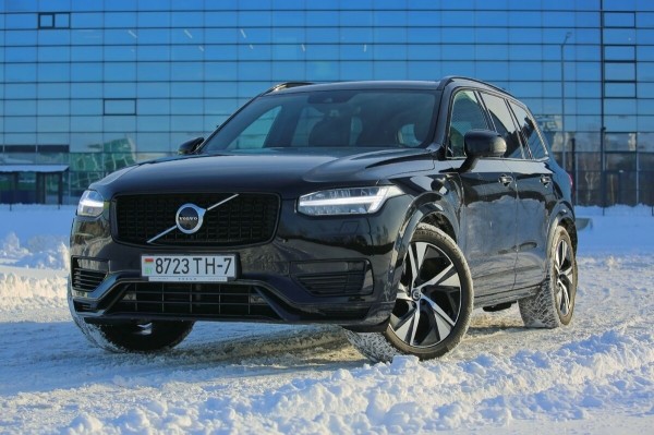 «ТО у дилера со всеми расходниками — 1 200 рублей». Белорус о владении 400-сильным гибридом Volvo XC90
