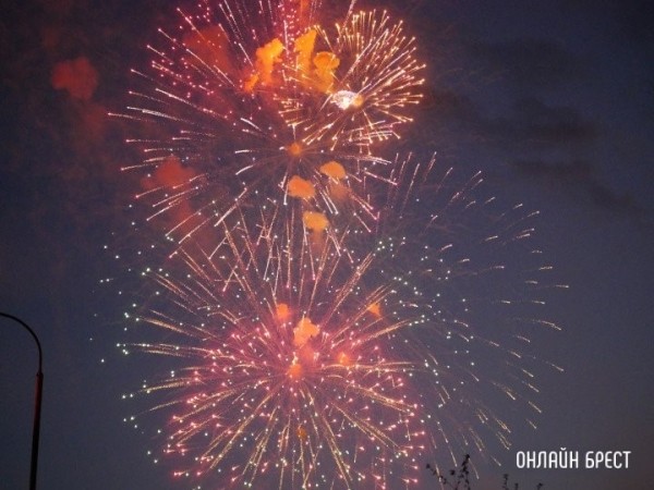 В Беларуси подросток попросил у родителей посмотреть салют, а пришел домой в крови и слезах В Беларуси подросток попросил у родителей посмотреть салют, а пришел домой в крови и слезах