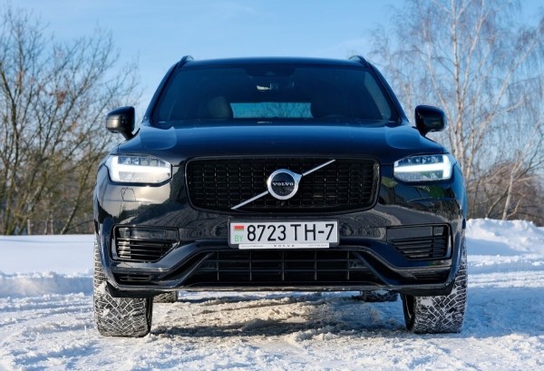 «ТО у дилера со всеми расходниками — 1 200 рублей». Белорус о владении 400-сильным гибридом Volvo XC90