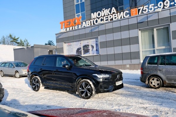 «ТО у дилера со всеми расходниками — 1 200 рублей». Белорус о владении 400-сильным гибридом Volvo XC90