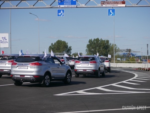 В декабре 2023-го белорусы купили рекордное количество новых машин за два года