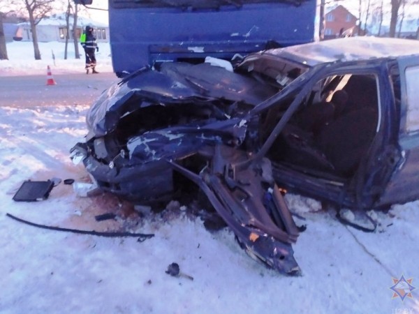 При ДТП в Пружанах работники МЧС спасли водителя легкового автомобиля