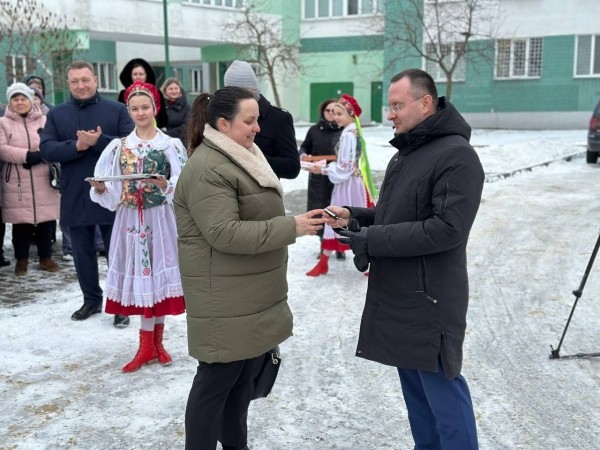 Семь новых Geely Emgran для поликлиник и больниц Бреста