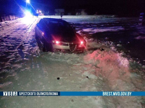 Житель Брестской области на Alfa Romeo совершил наезд на лежащего на проезжей части пешехода