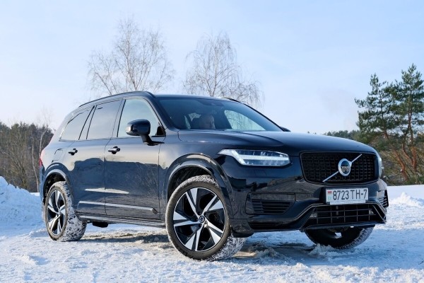 «ТО у дилера со всеми расходниками — 1 200 рублей». Белорус о владении 400-сильным гибридом Volvo XC90