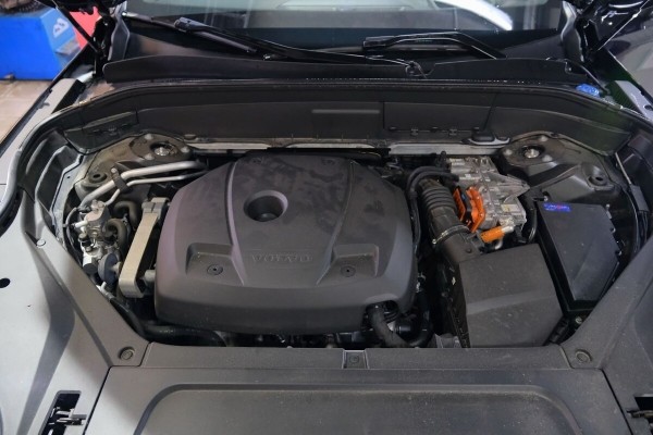 «ТО у дилера со всеми расходниками — 1 200 рублей». Белорус о владении 400-сильным гибридом Volvo XC90