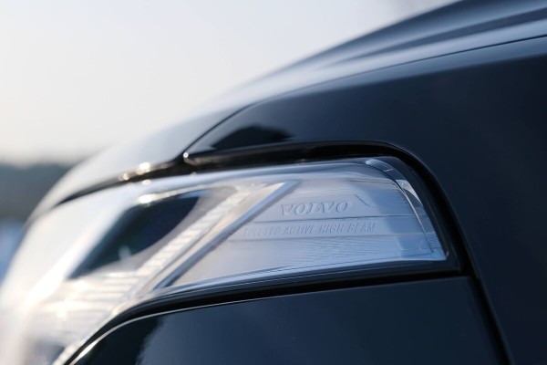 «ТО у дилера со всеми расходниками — 1 200 рублей». Белорус о владении 400-сильным гибридом Volvo XC90