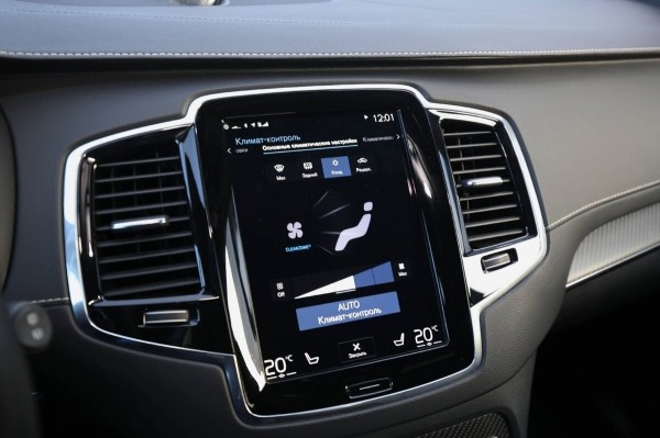 «ТО у дилера со всеми расходниками — 1 200 рублей». Белорус о владении 400-сильным гибридом Volvo XC90