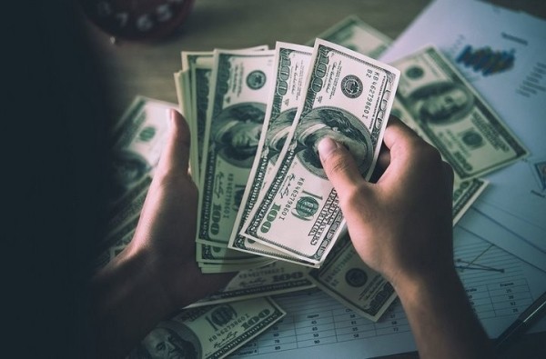 Жителя Бреста ждет суд за попытку провезти через границу без декларирования более $70 тыс.