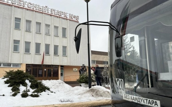 В Беларуси запустили оплату проезда в автобусах картами банков: что будут проверять контролеры