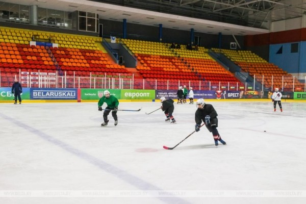 Выкладываются на все сто ради мечты. На что юные брестчане готовы на пути в большой хоккей Выкладываются на все сто ради мечты. На что юные брестчане готовы на пути в большой хоккей