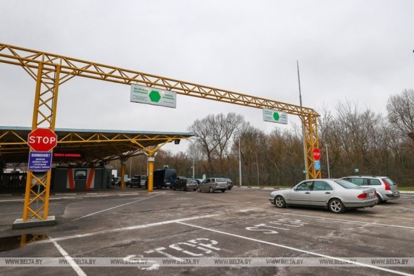 Таможенный пост «Варшавский мост» за сутки пересекают около 2 тыс. легковушек и 180 автобусов Таможенный пост «Варшавский мост» за сутки пересекают около 2 тыс. легковушек и 180 автобусов