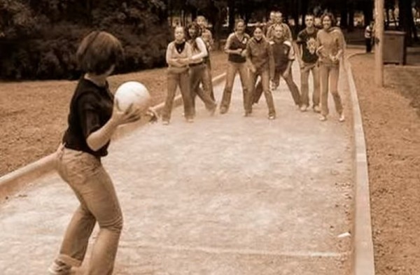 Детство без гаджетов: рассказываем о забытых играх советских дворов Детство без гаджетов: рассказываем о забытых играх советских дворов