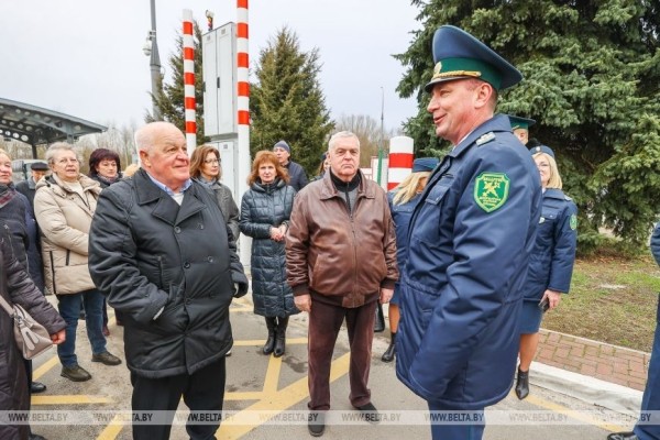 Таможенный пост «Варшавский мост» за сутки пересекают около 2 тыс. легковушек и 180 автобусов Таможенный пост «Варшавский мост» за сутки пересекают около 2 тыс. легковушек и 180 автобусов