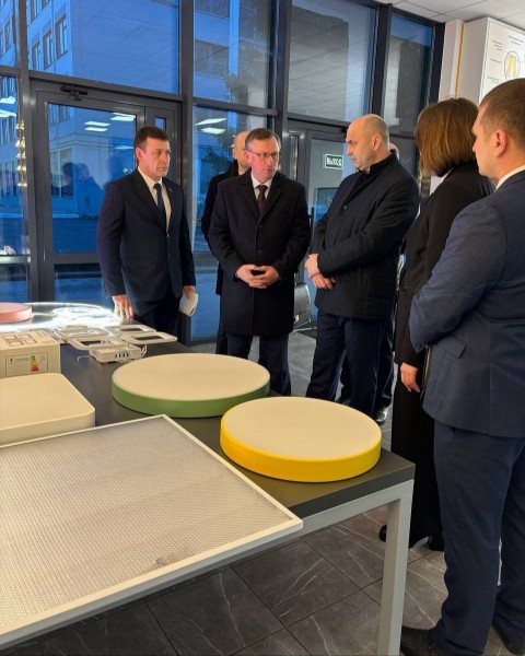 Министр промышленности Беларуси Александр Рогожник посетил ОАО «Брестский электроламповый завод»