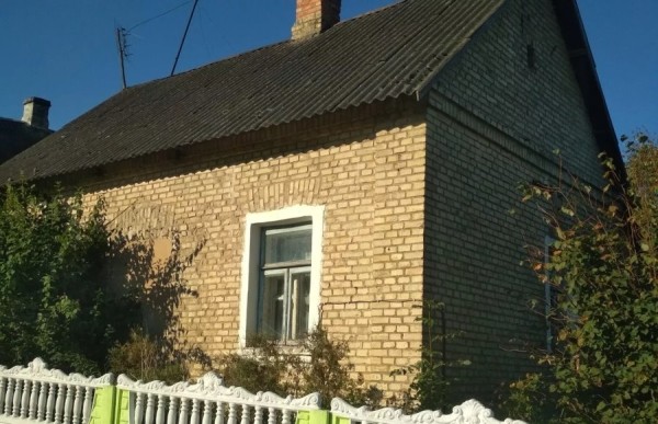 Рядом с пущей и на Мальдивах. Смотрите, какие дома в Беларуси можно купить за 40 рублей