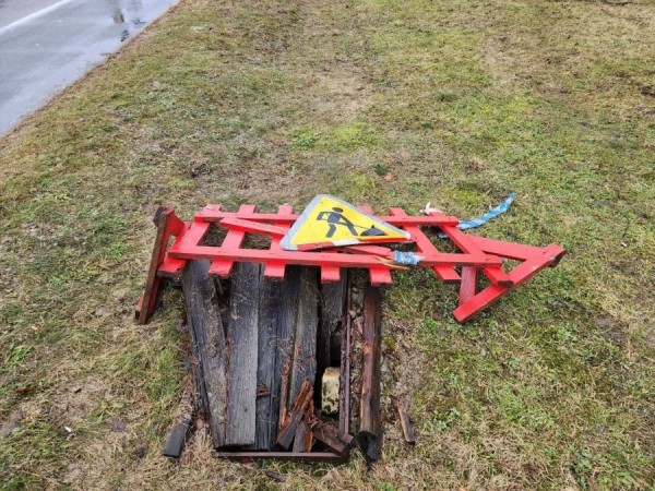 В Дрогичине в многоэтажке по улице Карла Маркса затапливает стоянку и подвалы В Дрогичине в многоэтажке по улице Карла Маркса затапливает стоянку и подвалы