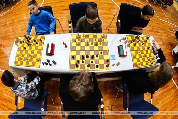 В Бресте проходит финал областных соревнований среди детей и подростков по шахматам «Белая ладья»