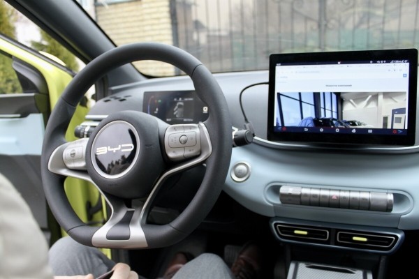 Брестский блогер Василий Пошелюк о BYD Seagull: «Больше 130 км/ч не едет. Зато может вскипятить чайник!» Брестский блогер Василий Пошелюк о BYD Seagull: «Больше 130 км/ч не едет. Зато может вскипятить чайник!»