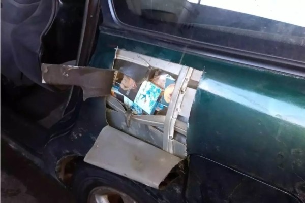 На таможне разрезали автомобиль белорусского контрабандиста На таможне разрезали автомобиль белорусского контрабандиста