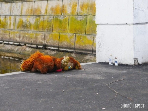 В Беларуси отец избил 14-летнюю дочь за то, что она ушла гулять без разрешения В Беларуси отец избил 14-летнюю дочь за то, что она ушла гулять без разрешения