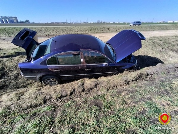 Девушка попросилась за руль автомобиля Skoda. Чем все закончилось? Случай в Брестской области Девушка попросилась за руль автомобиля Skoda. Чем все закончилось? Случай в Брестской области