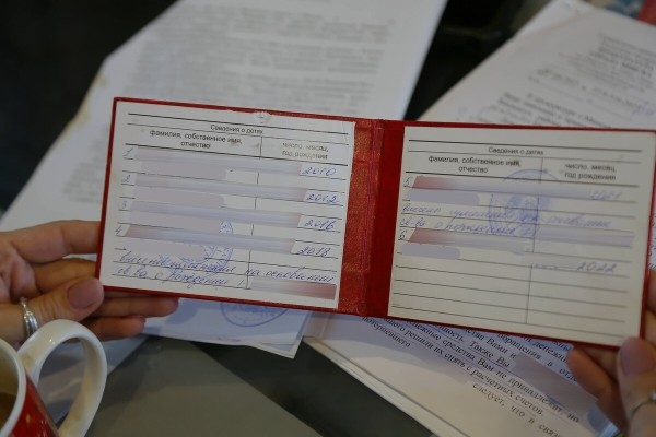 «Муж в колонии, я — на „химии“». Многодетная белоруска о последствиях льготной растаможки