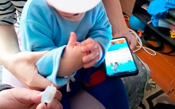 В Барановичах у ребенка застрял в трубке палец. На помощь пришли спасатели