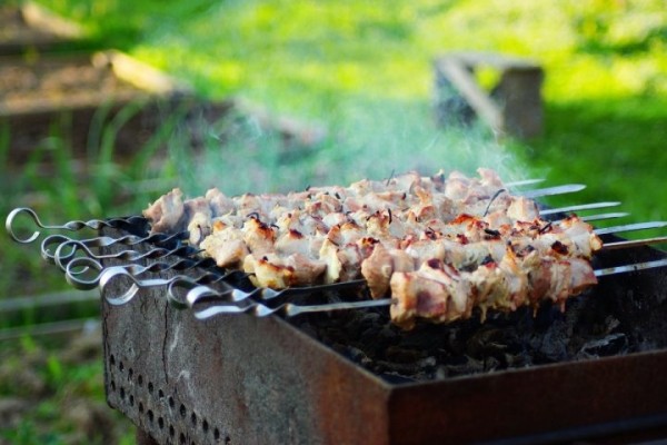 Белорусы стали есть больше мяса и пить меньше водки