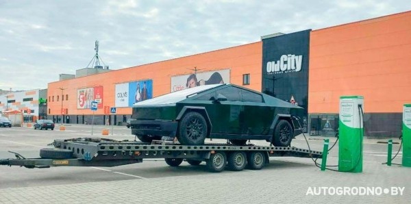 В Беларусь массово въезжают Tesla Cybertruck