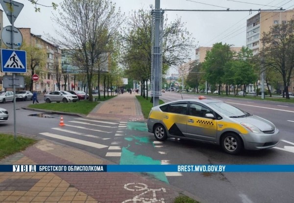 Машина такси сбила женщину в Бресте