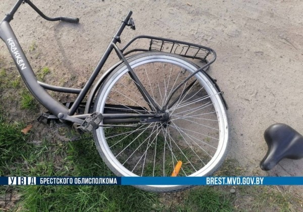 В Бресте таксист сбил велосипедиста. Фото с места ДТП