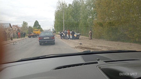 В Бресте перевернулся Mercedes. Подробности ДТП