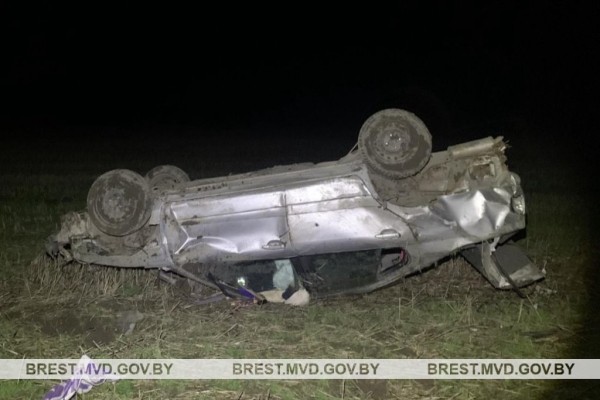 В Каменецком районе перевернулся Nissan В Каменецком районе перевернулся Nissan