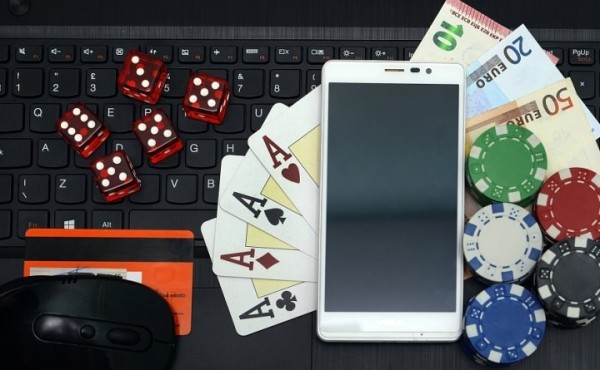 В Барановичах игроман обокрал арендатора комнаты