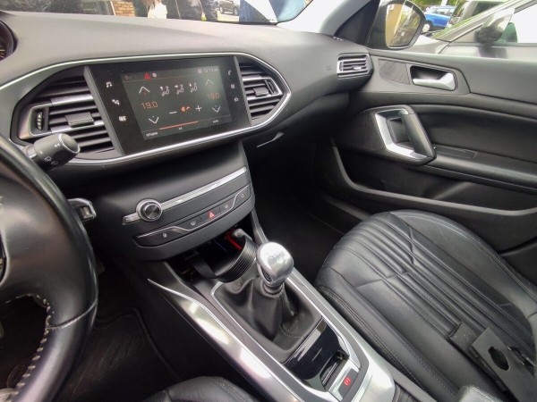 «Приезжайте без автоподборщика!» О чём молчат владельцы Peugeot, Renault и Opel «семь дней как из Германии»?