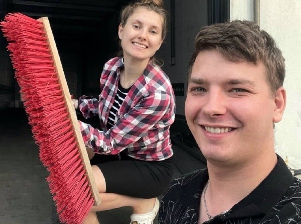 «Мигранты залезают в рефрижератор, чтобы пересечь границу». Как белорусская медсестра управляет 20-тонной Scania