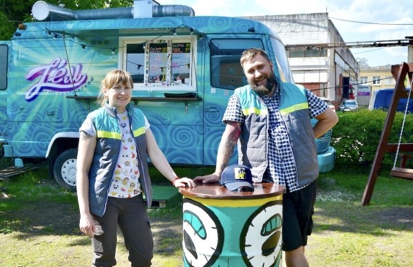 Пара из Бреста сделала крутой фуд-трак из старого Mercedes-Benz 609 Пара из Бреста сделала крутой фуд-трак из старого Mercedes-Benz 609